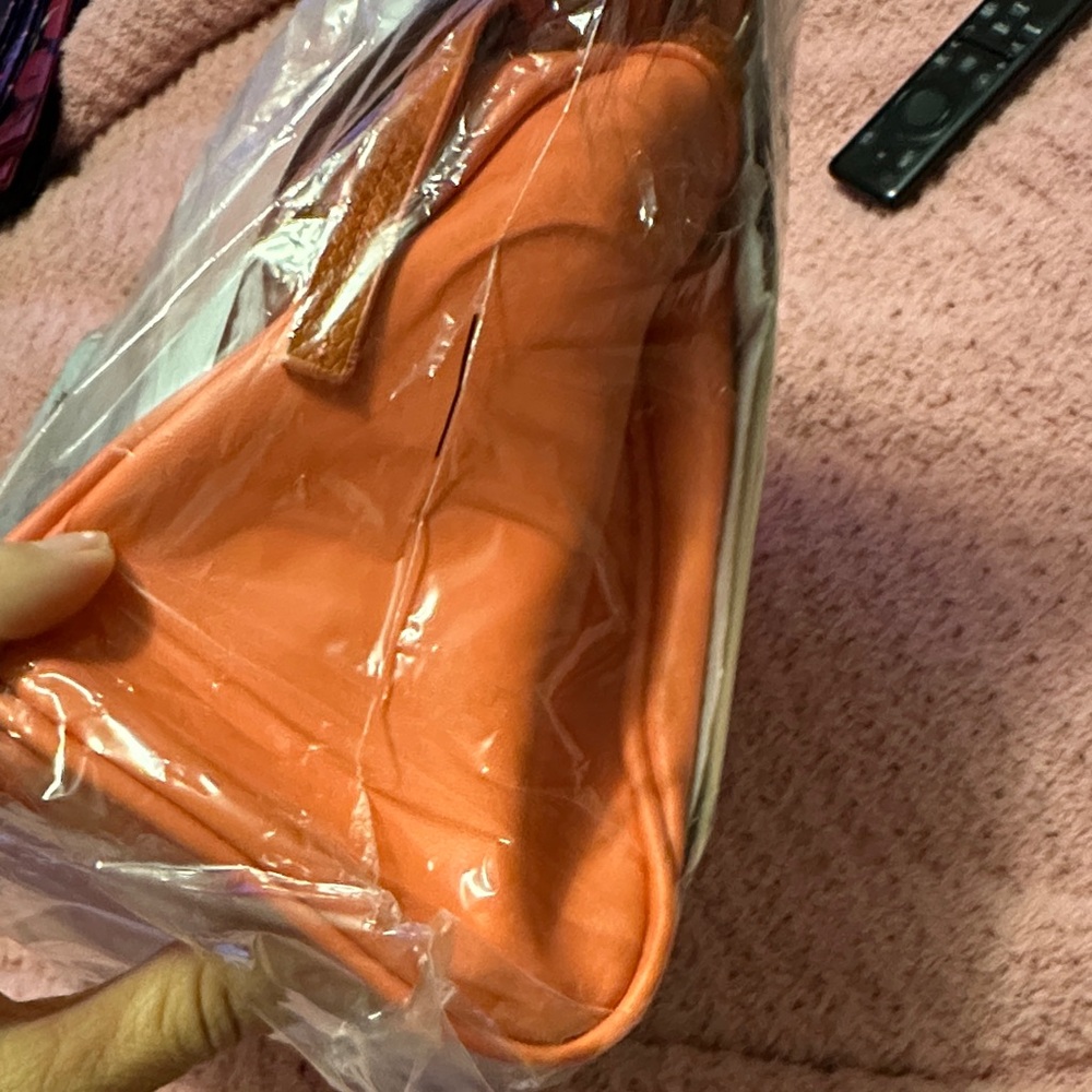 Badgley Mischka Vegan Leather Coral Women's Bag - Picture 3 of 4